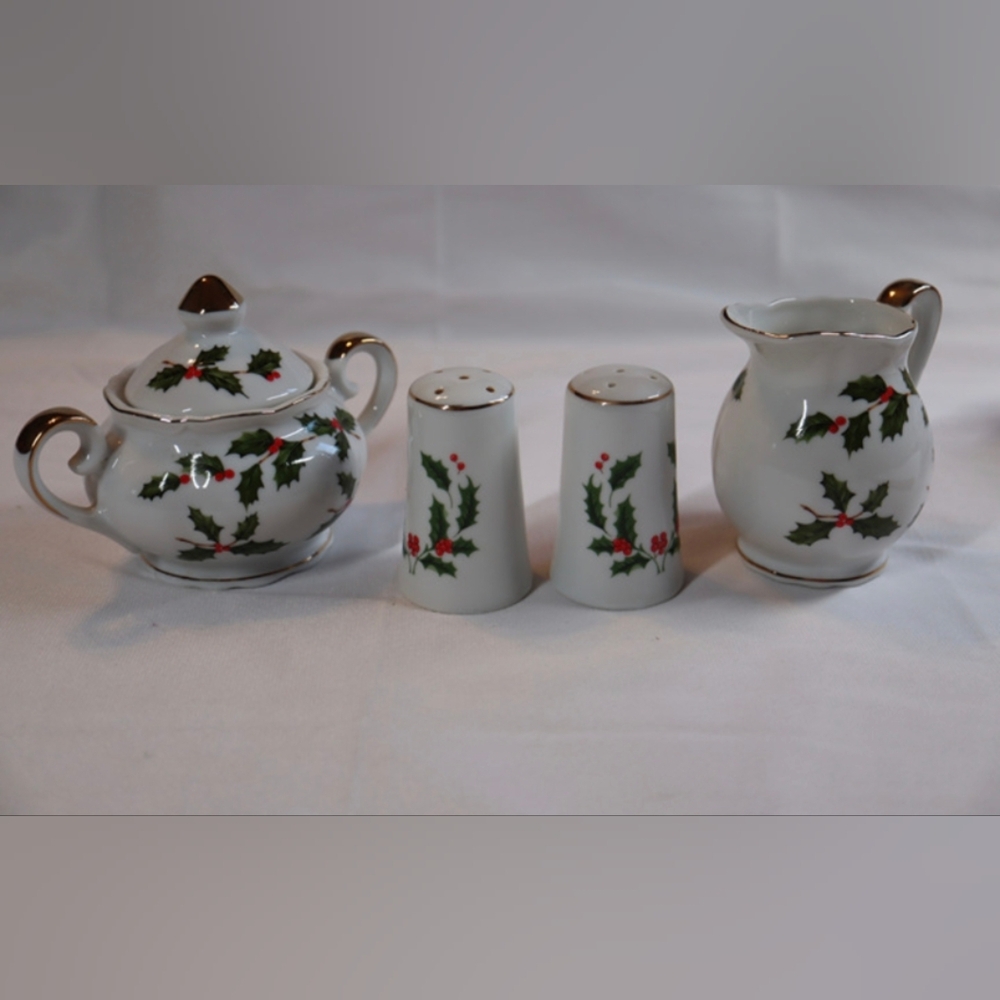 Vintage 1985 Lefton China Christmas Holly Berry Sugar, Creamer, Salt/Pepper Set